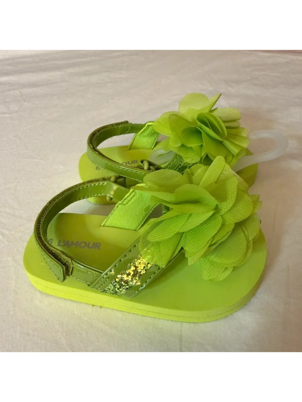 L’amour lime green sandals
